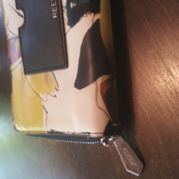 REED Zip Round Floral Wallet - Picture 5 of 5